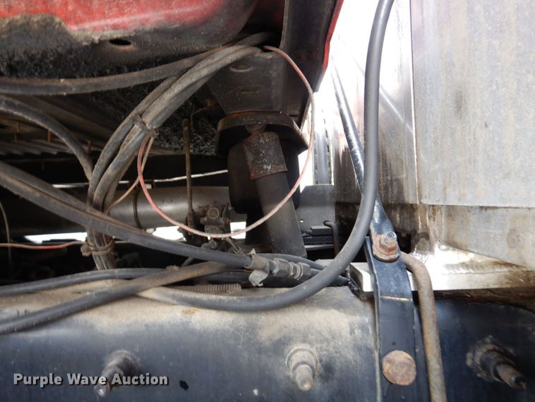 image for item MF9583 2001 Mack CL713  semi truck