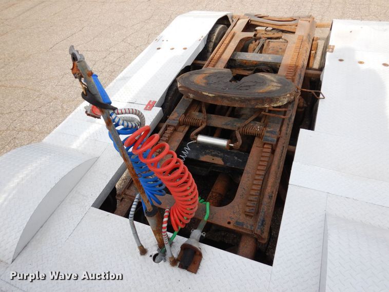 image for item MF9583 2001 Mack CL713  semi truck