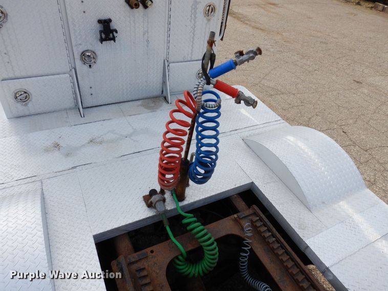 image for item MF9583 2001 Mack CL713  semi truck