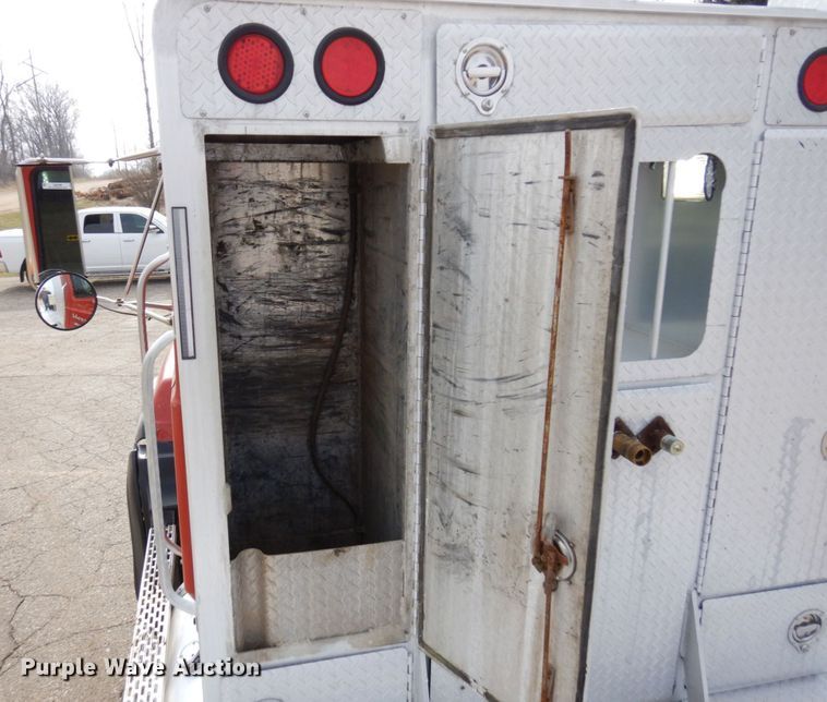 image for item MF9583 2001 Mack CL713  semi truck