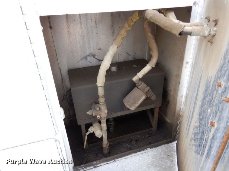 image for item MF9583 2001 Mack CL713  semi truck