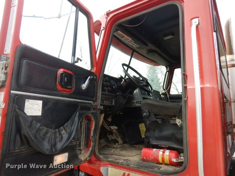 image for item MF9583 2001 Mack CL713  semi truck