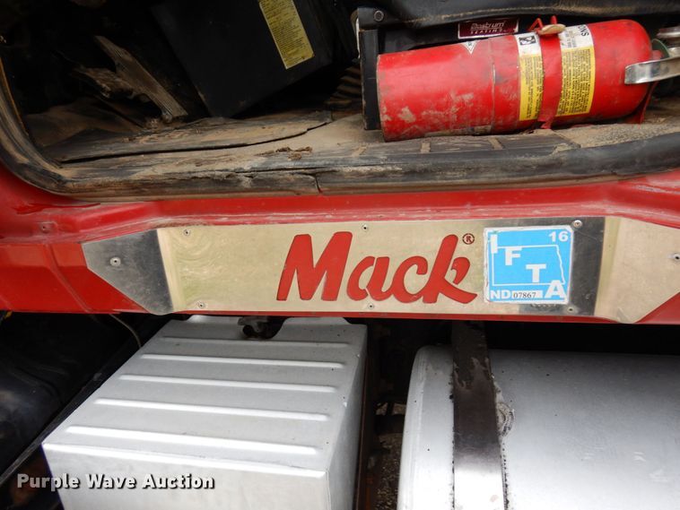 image for item MF9583 2001 Mack CL713  semi truck