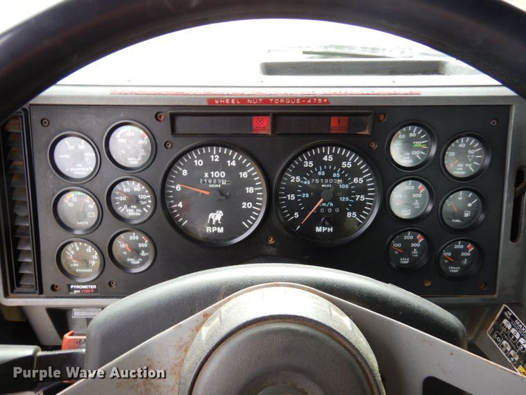 image for item MF9583 2001 Mack CL713  semi truck