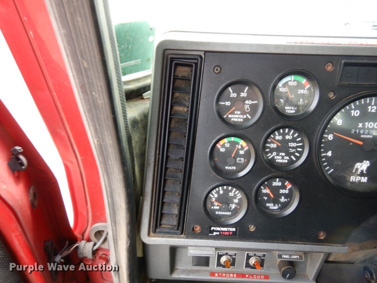 image for item MF9583 2001 Mack CL713  semi truck