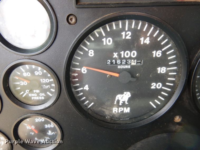 image for item MF9583 2001 Mack CL713  semi truck