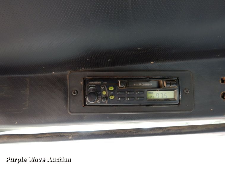 image for item MF9583 2001 Mack CL713  semi truck