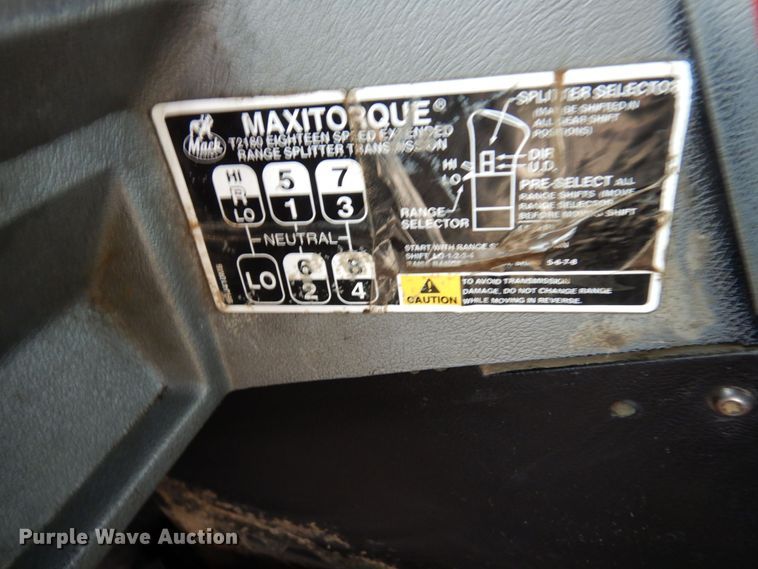 image for item MF9583 2001 Mack CL713  semi truck