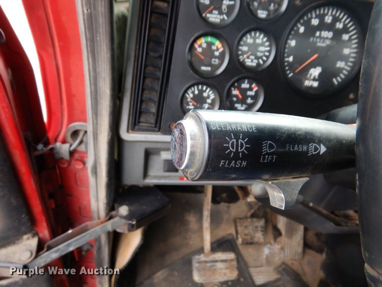 image for item MF9583 2001 Mack CL713  semi truck