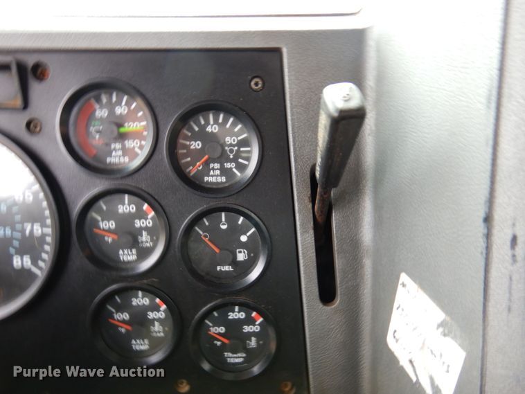 image for item MF9583 2001 Mack CL713  semi truck