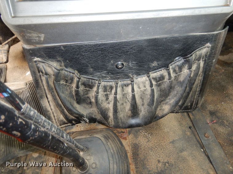 image for item MF9583 2001 Mack CL713  semi truck