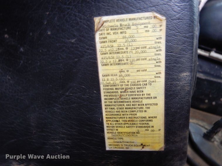 image for item MF9583 2001 Mack CL713  semi truck