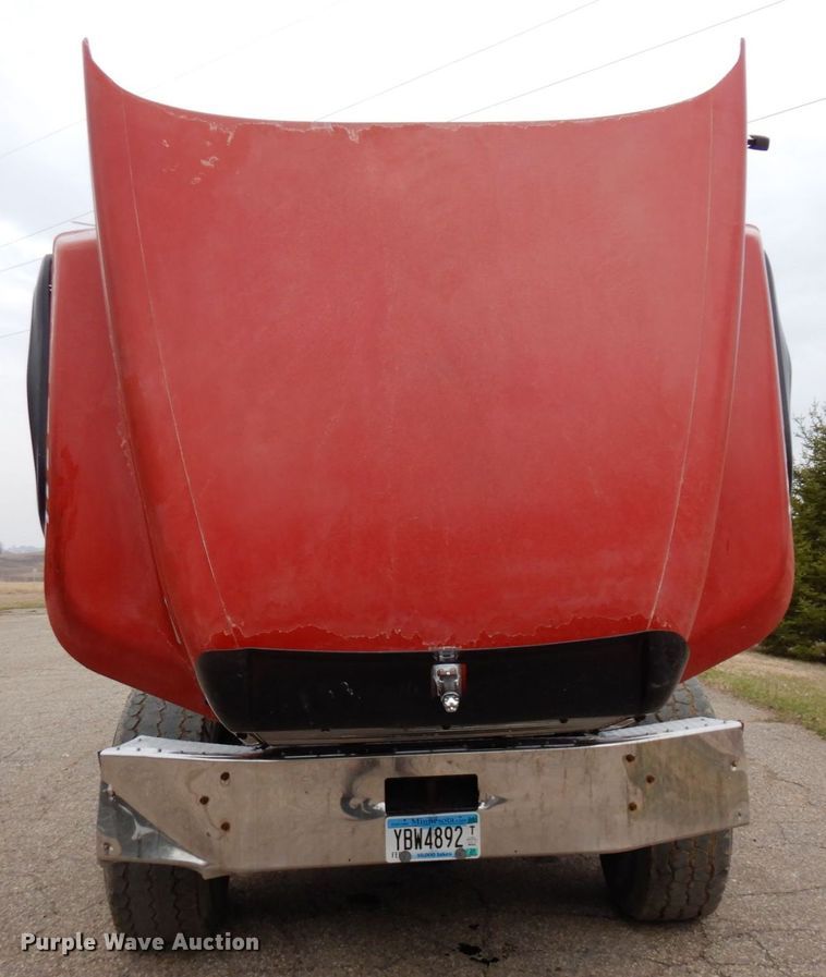 image for item MF9583 2001 Mack CL713  semi truck