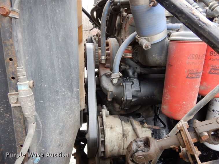 image for item MF9583 2001 Mack CL713  semi truck