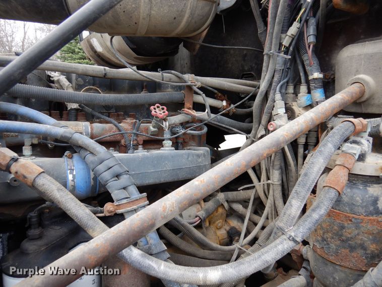 image for item MF9583 2001 Mack CL713  semi truck