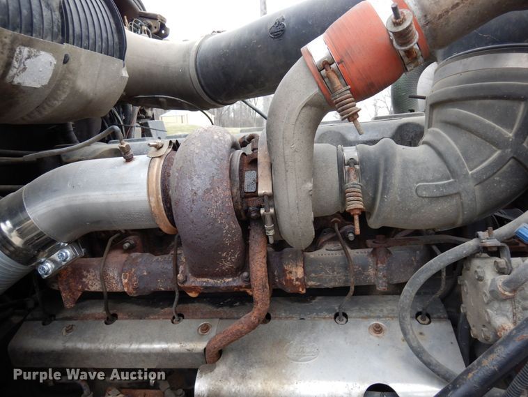 image for item MF9583 2001 Mack CL713  semi truck