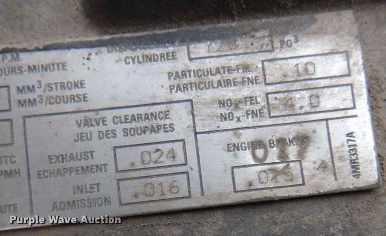 image for item MF9583 2001 Mack CL713  semi truck