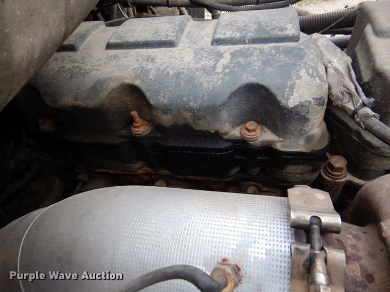 image for item MF9583 2001 Mack CL713  semi truck