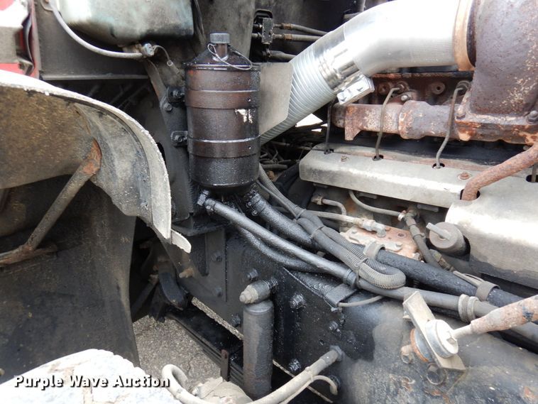 image for item MF9583 2001 Mack CL713  semi truck