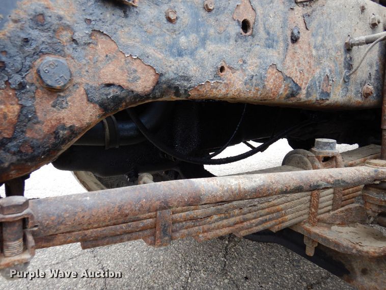 image for item MF9583 2001 Mack CL713  semi truck