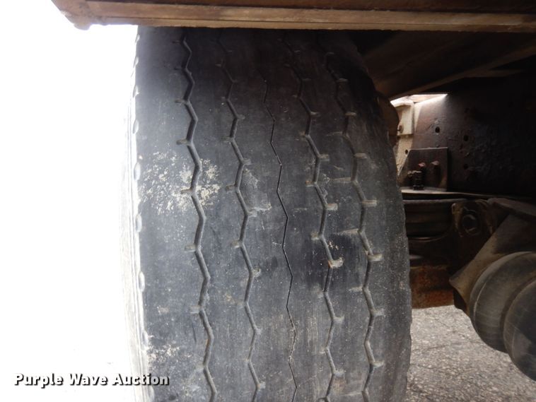 image for item MF9583 2001 Mack CL713  semi truck