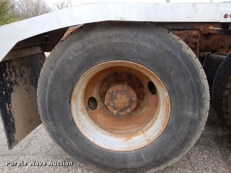 image for item MF9583 2001 Mack CL713  semi truck