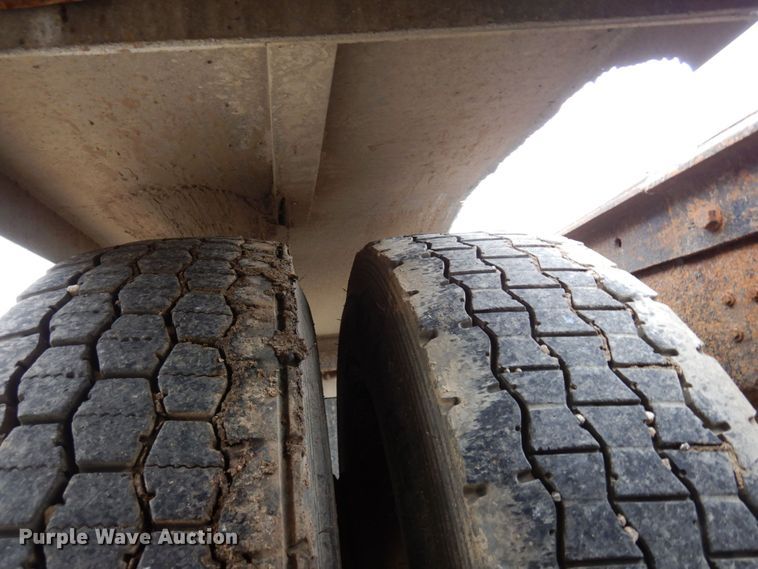 image for item MF9583 2001 Mack CL713  semi truck