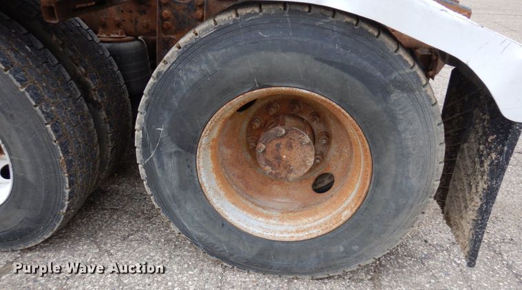 image for item MF9583 2001 Mack CL713  semi truck