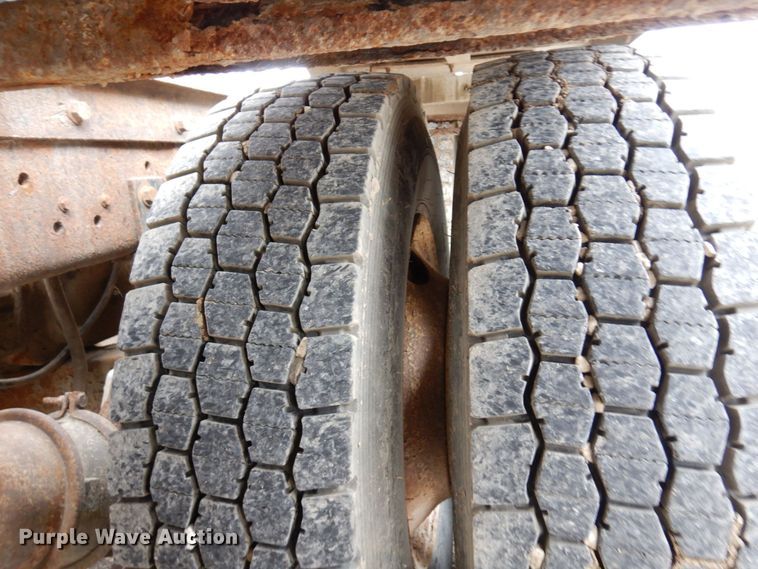 image for item MF9583 2001 Mack CL713  semi truck