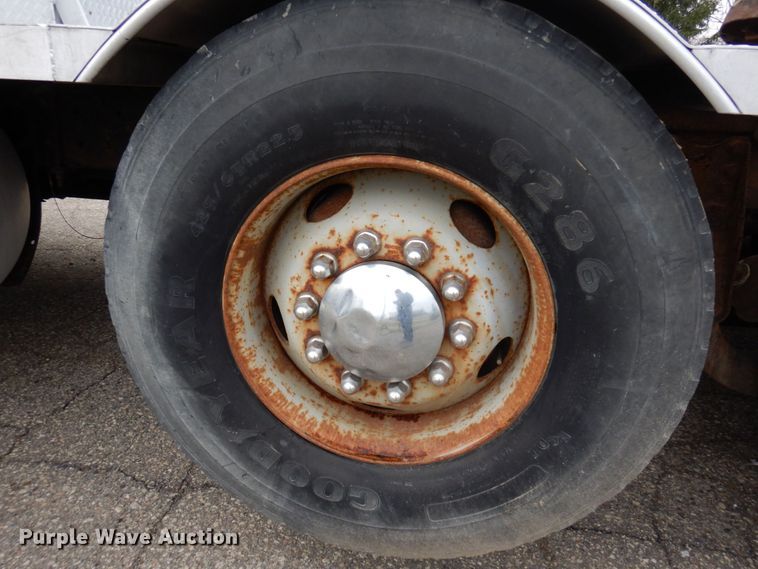 image for item MF9583 2001 Mack CL713  semi truck