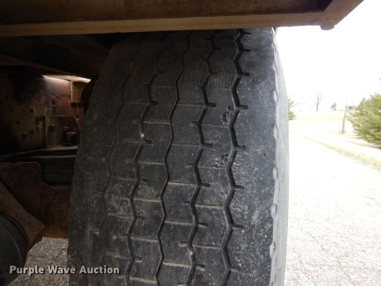 image for item MF9583 2001 Mack CL713  semi truck