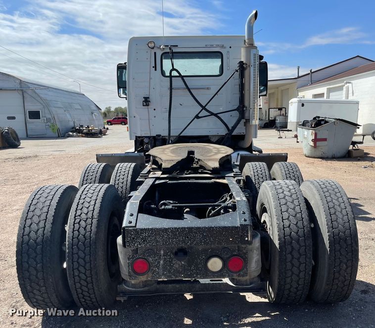 image for item MJ9708 1998 Volvo VN semi truck