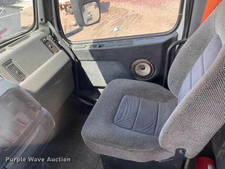 image for item MJ9708 1998 Volvo VN semi truck