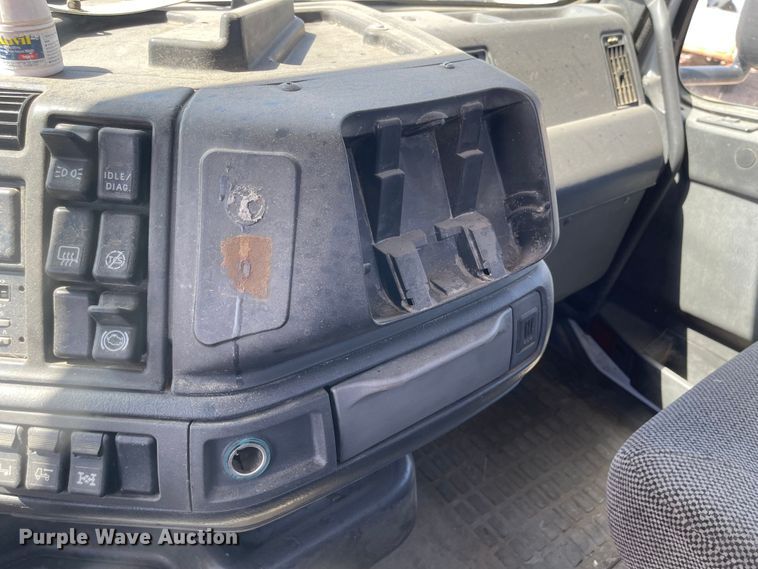 image for item MJ9708 1998 Volvo VN semi truck