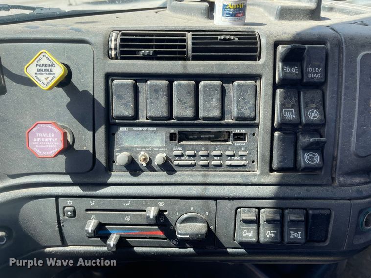 image for item MJ9708 1998 Volvo VN semi truck