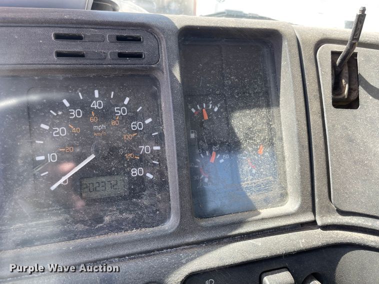 image for item MJ9708 1998 Volvo VN semi truck