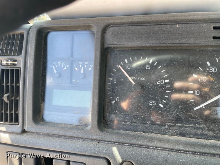 image for item MJ9708 1998 Volvo VN semi truck