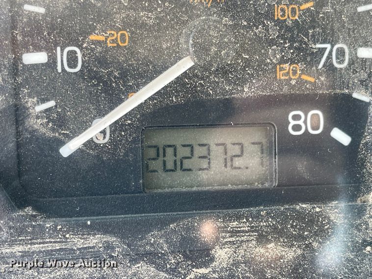 image for item MJ9708 1998 Volvo VN semi truck