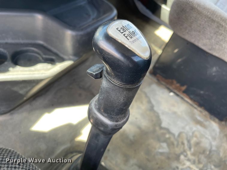 image for item MJ9708 1998 Volvo VN semi truck