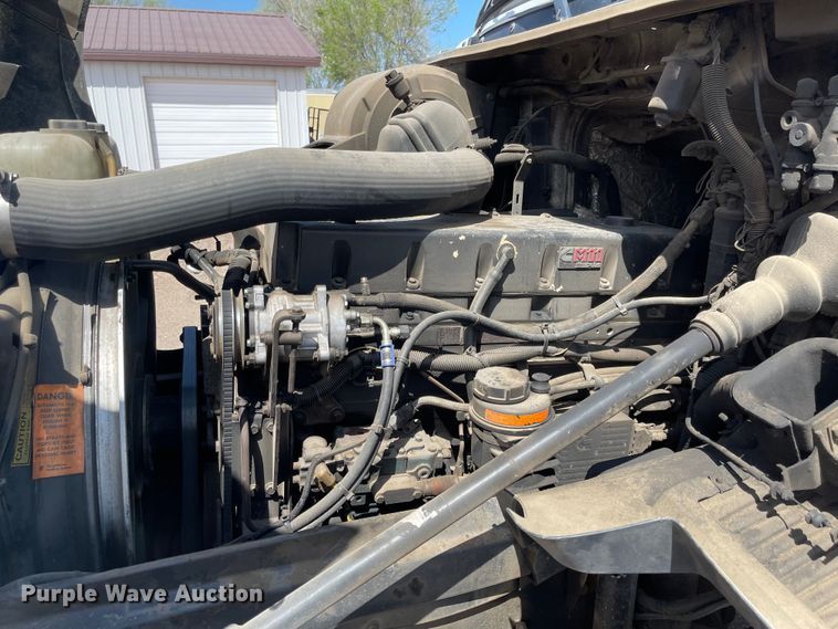 image for item MJ9708 1998 Volvo VN semi truck