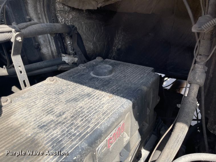 image for item MJ9708 1998 Volvo VN semi truck