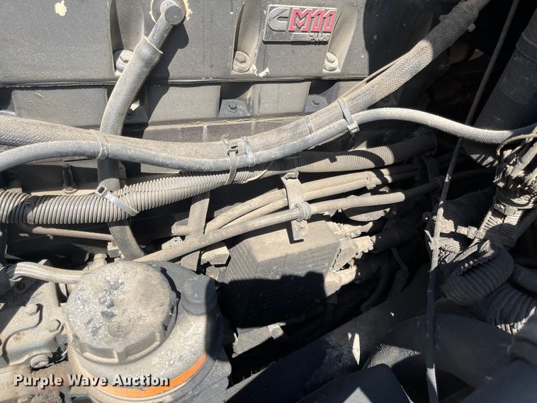 image for item MJ9708 1998 Volvo VN semi truck