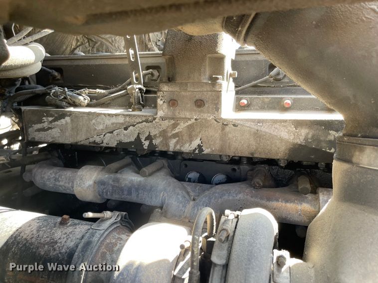 image for item MJ9708 1998 Volvo VN semi truck