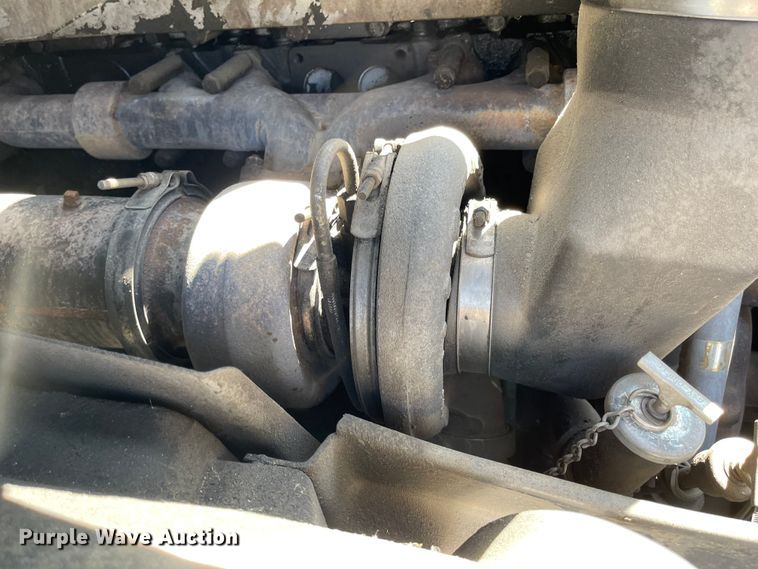 image for item MJ9708 1998 Volvo VN semi truck