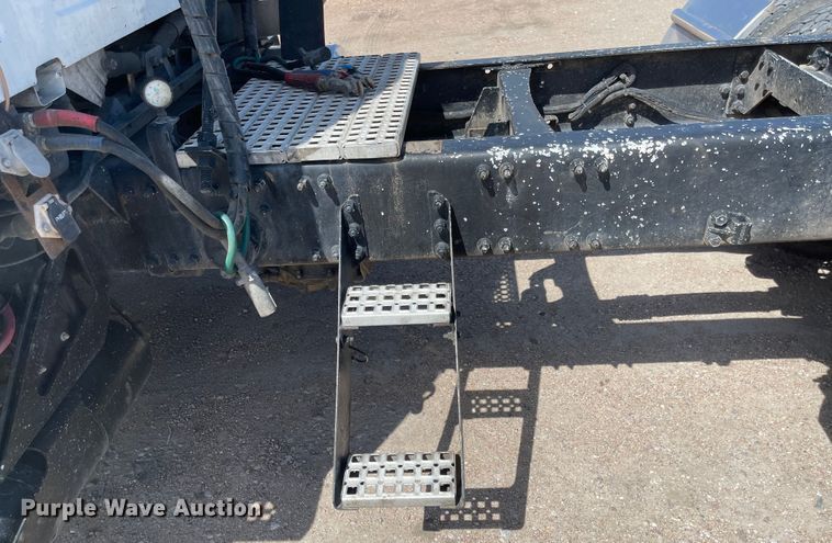 image for item MJ9708 1998 Volvo VN semi truck