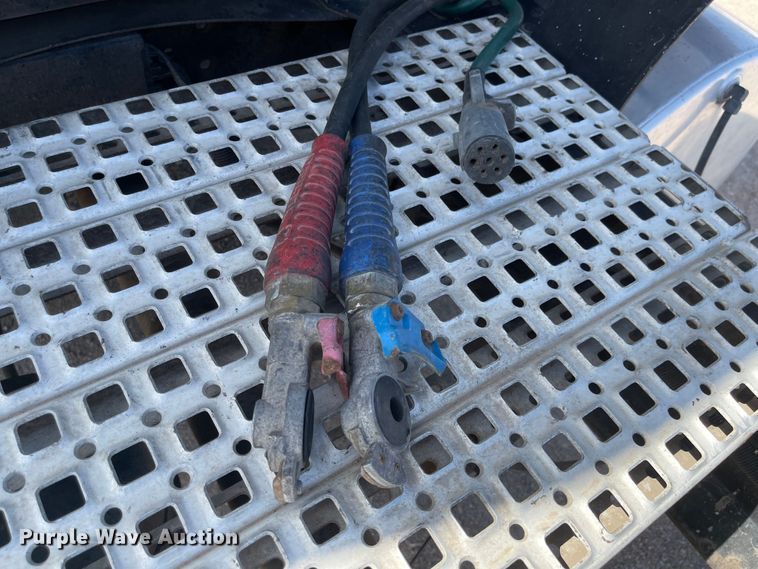 image for item MJ9708 1998 Volvo VN semi truck