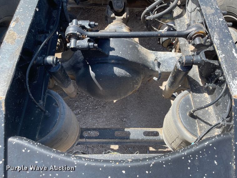 image for item MJ9708 1998 Volvo VN semi truck