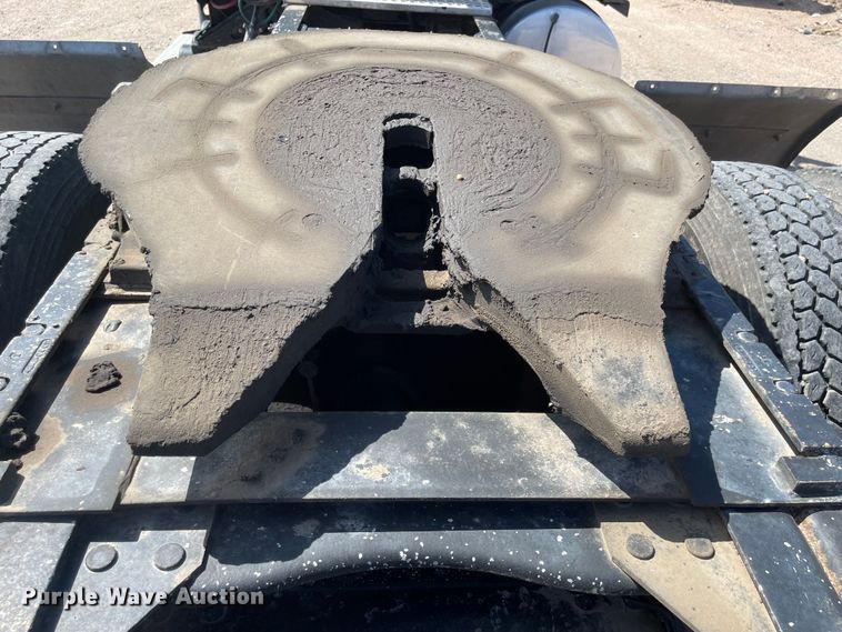 image for item MJ9708 1998 Volvo VN semi truck