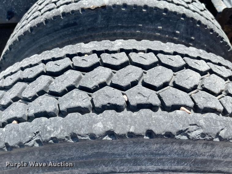 image for item MJ9708 1998 Volvo VN semi truck