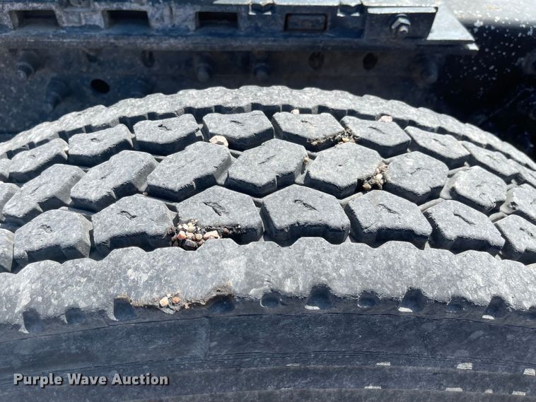 image for item MJ9708 1998 Volvo VN semi truck